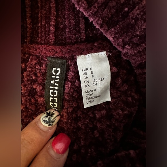 Burgundy Knit Sweater Size Small - Picture 4 of 4